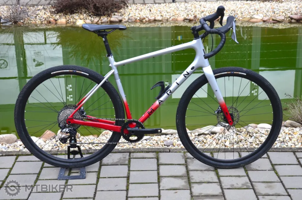 Reducere specială Bicicletă Marin Headlands 1 28, crom/roșu/negru, tester - 58