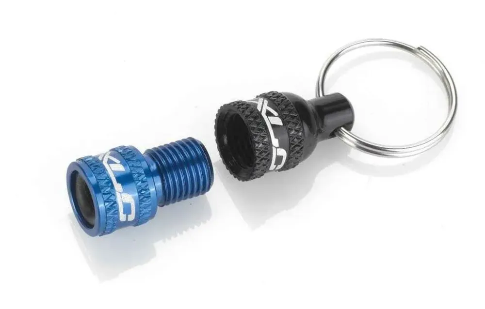 Breloc XLC cu adaptor valva AV la DV/ SV black/blue Reducere specială