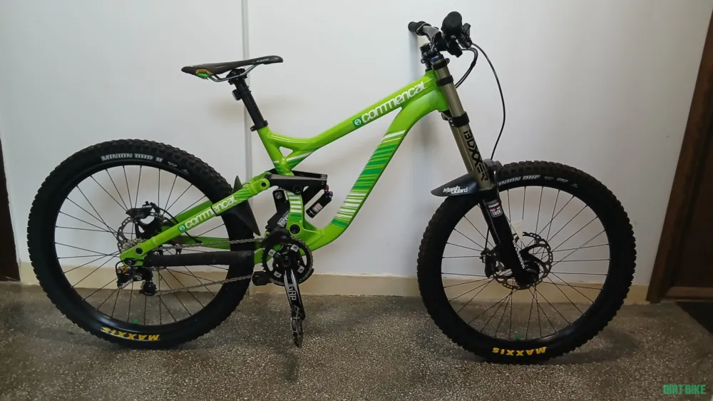 Pachet: Commencal Supreme DH V3 LTD+Casca+Pompa Shock+Set suplimentar pedale noi+ Alte piese Plată securizată