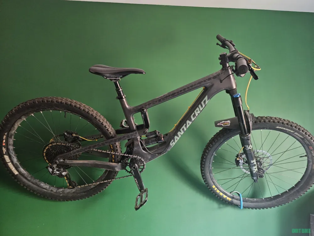 2019 Santa Cruz Nomad Carbon V4 Marime Cadru M Reducere