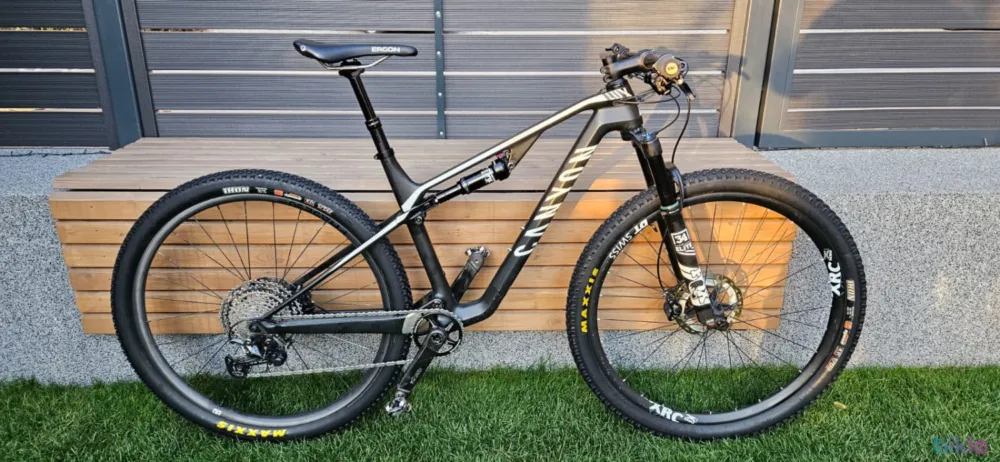 Vând Canyon Lux CF SL 8.0 Race Team Calitate înaltă