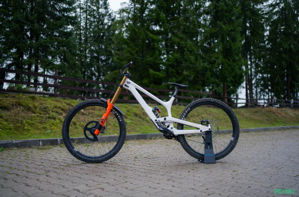 YT Tues Core 4 Ofertă de sezon